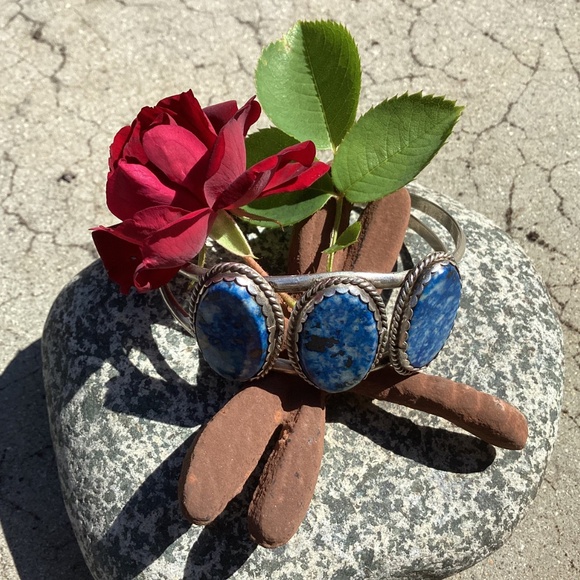 Signed Native American Vintage Z-Otero Sodalite Three Stone Sterling Silver Cuff - Picture 13 of 13